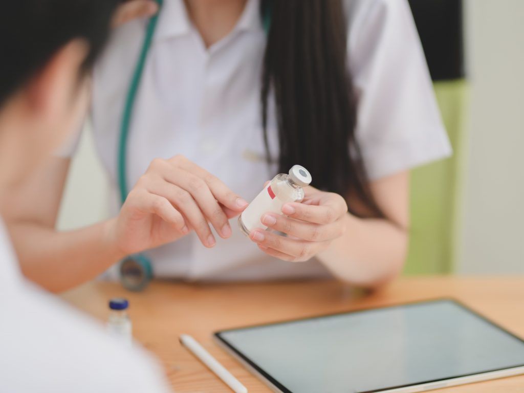 Beratungsgespräch zur Insulintherapie und medikamentösen Einstellung bei Diabetes