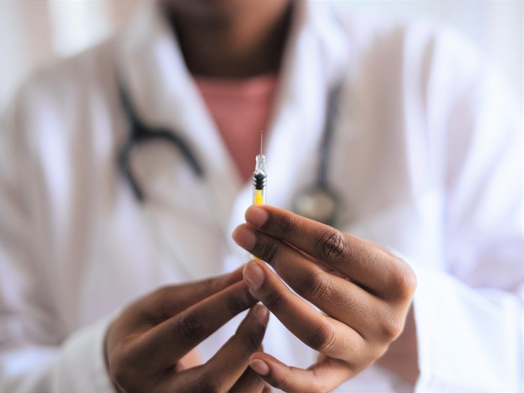 Vorbereitung einer Impfung für die Reise- und Gesundheitsvorsorge